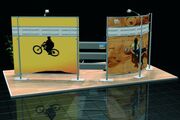 Bannersystem OCTApole Design 15 OCTANORM :: Quelle OCTANORM